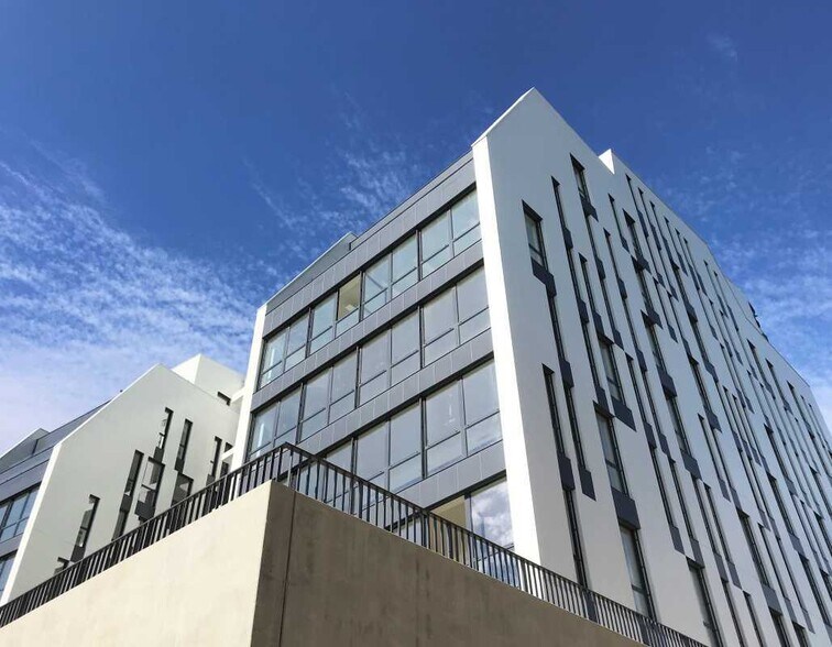 5 Rue Simone Veil, Vénissieux à vendre - Photo de l’immeuble – Image 2 sur 9