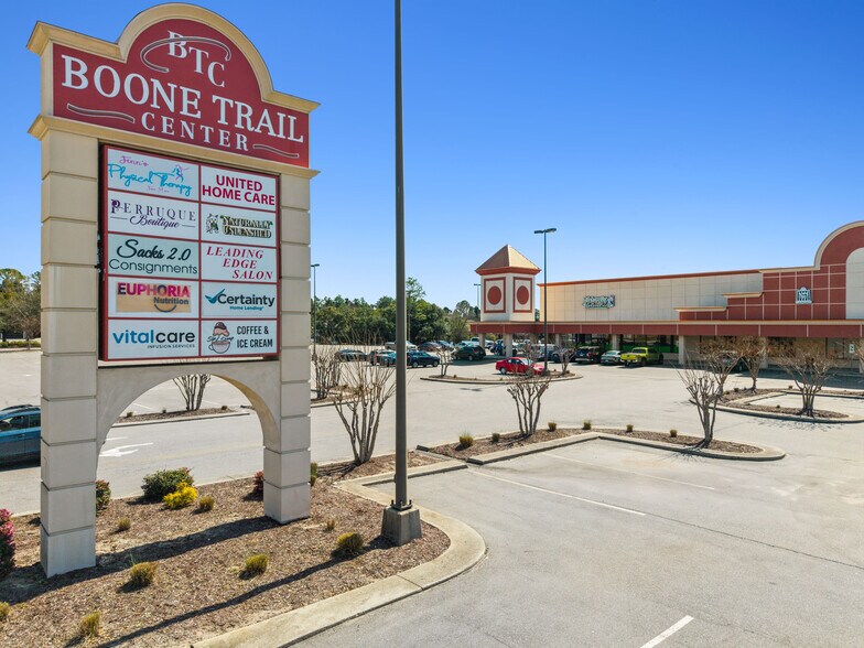 Boone Trail Center portefeuille de 3 biens à vendre sur LoopNet.fr - Photo de l’immeuble – Image 2 sur 4