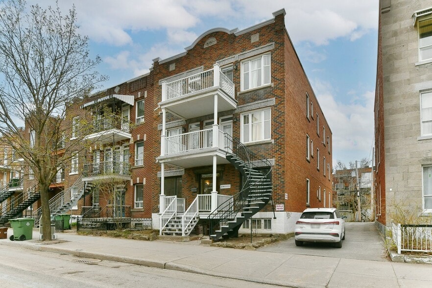 8234-8242 Rue St-Denis, Montréal, QC à vendre - Photo principale – Image 1 sur 17