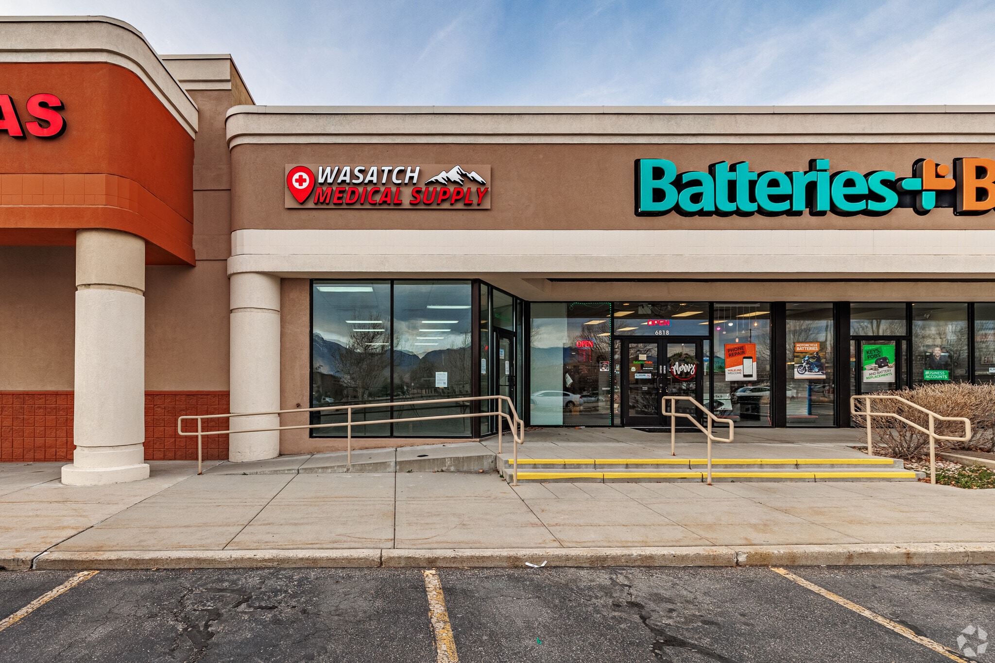 7000 S Redwood Rd, West Jordan, UT à louer Photo de l’immeuble– Image 1 sur 8