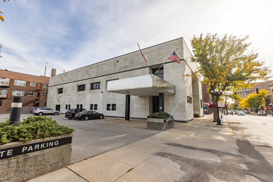 402-404 E 4th St, Waterloo, IA à vendre - Photo de l’immeuble – Image 2 sur 20