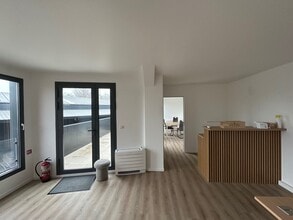33 Rue Des Entrepreneurs, Carrières-sur-Seine à louer Photo intérieure– Image 2 sur 5