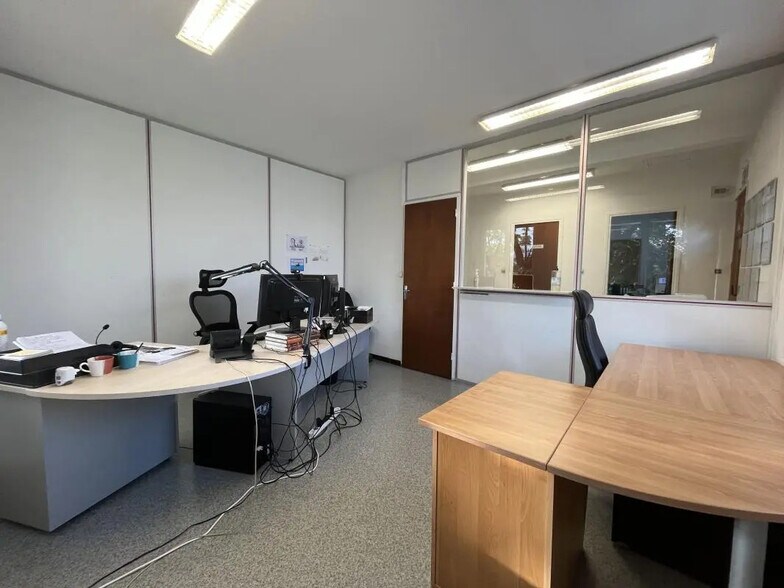 Bureau dans Aubagne à louer - Photo de l’immeuble – Image 3 sur 6