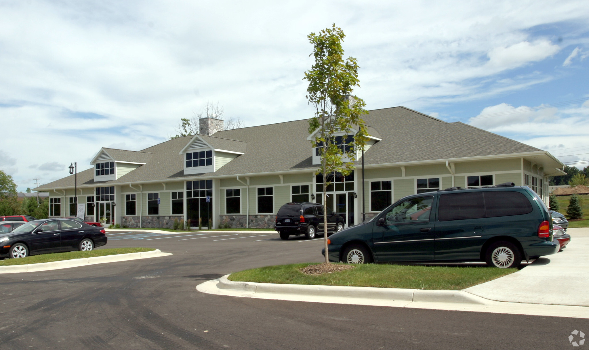 1151 E Paris Ave SE, Grand Rapids, MI à louer Photo de l’immeuble– Image 1 sur 5
