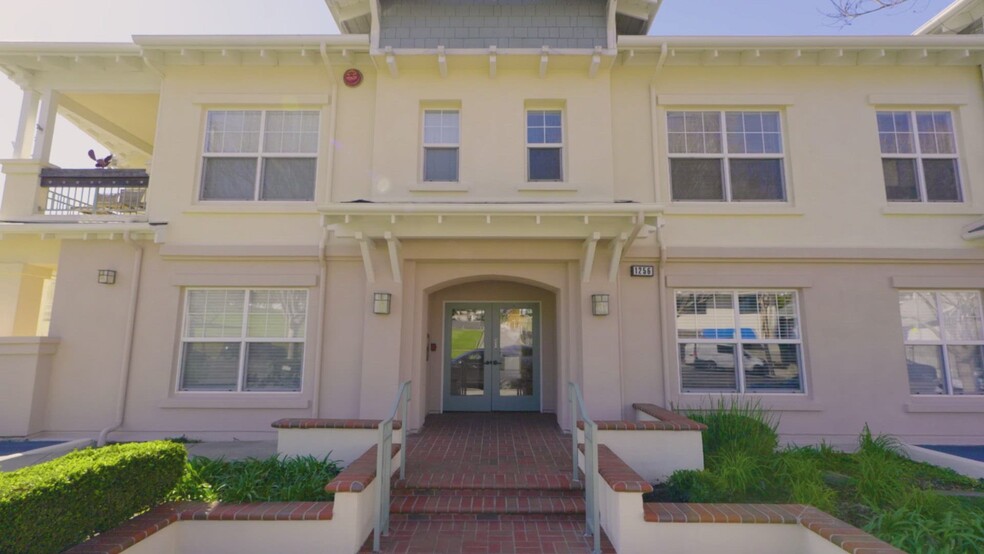 1256 E Main St, Ventura, CA à vendre - Vidéo sur l’annonce professionnelle – Image 2 sur 59