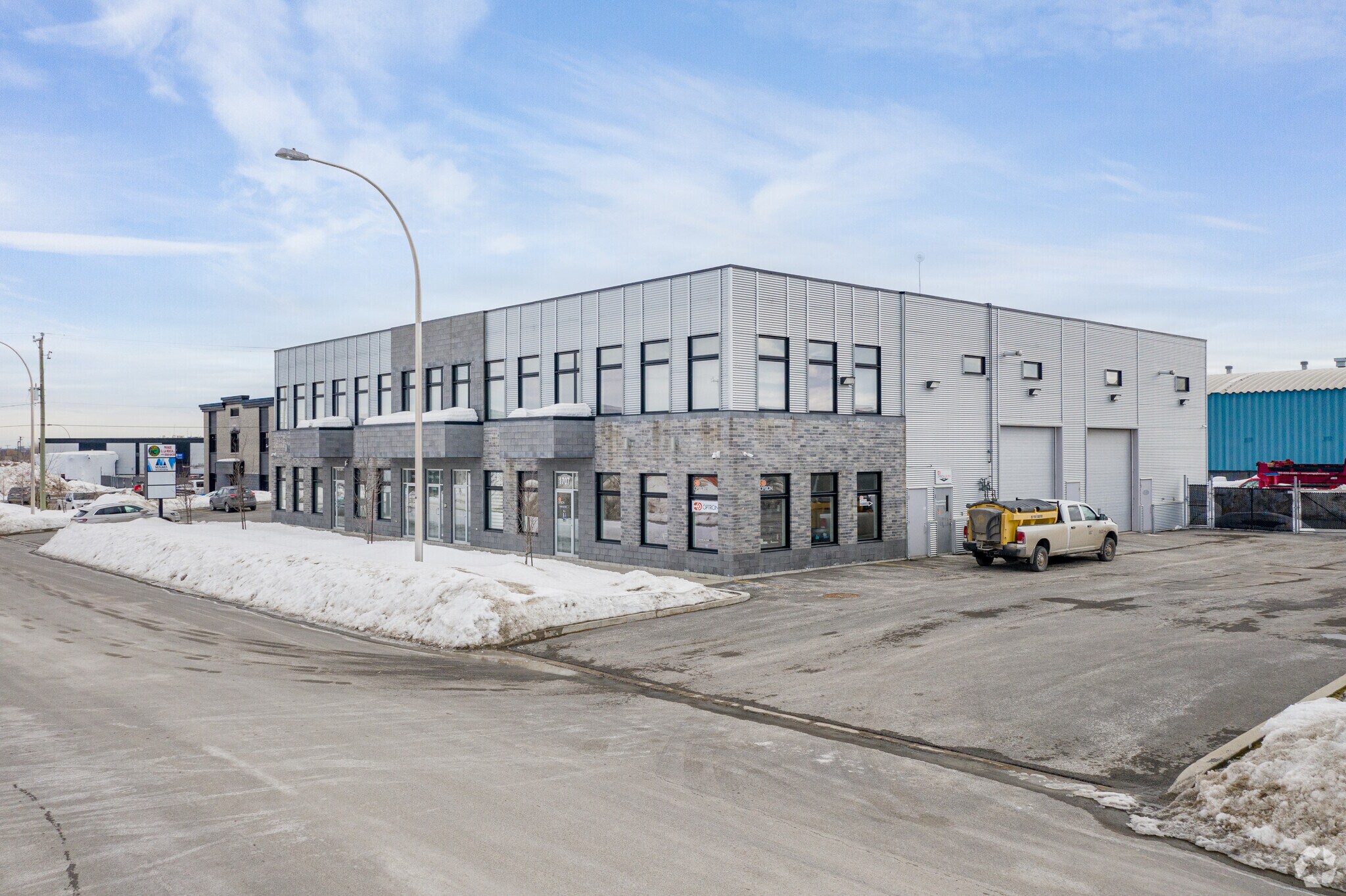 1699-1709 Rue Marcel-Benoît, Laval, QC à louer Photo principale– Image 1 sur 5