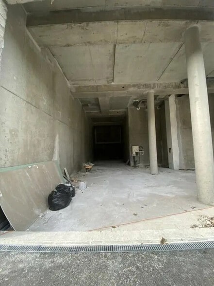 Local commercial dans Savigny-le-Temple à louer - Photo de l’immeuble – Image 3 sur 12