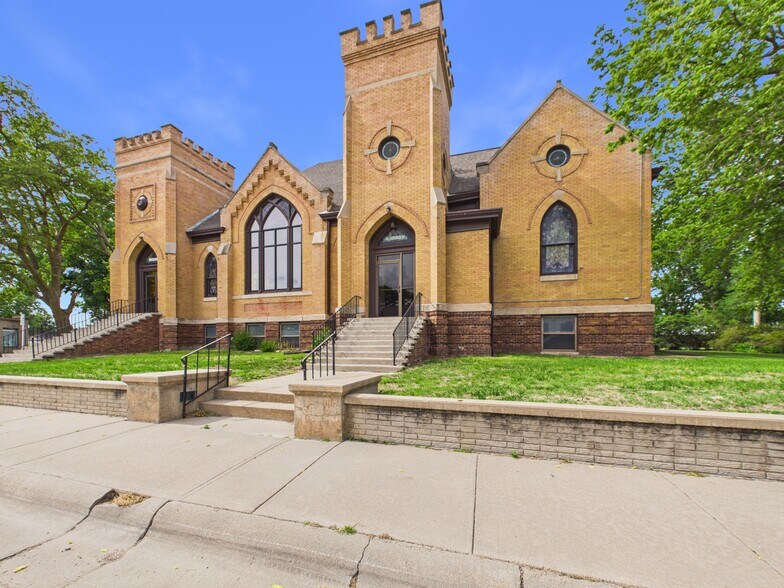 220 E 6th St, Minden, NE à vendre - Photo de l’immeuble – Image 1 sur 52