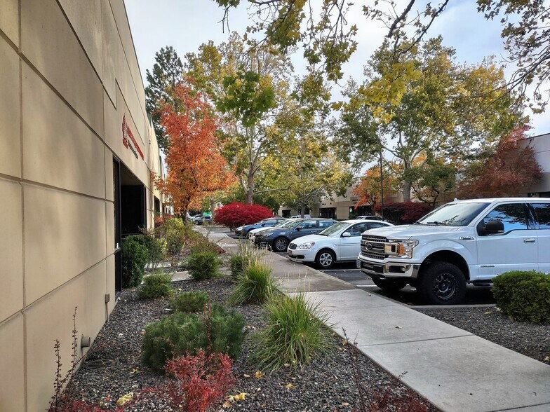 1380 Greg St, Sparks, NV à louer - Photo de l’immeuble – Image 3 sur 5