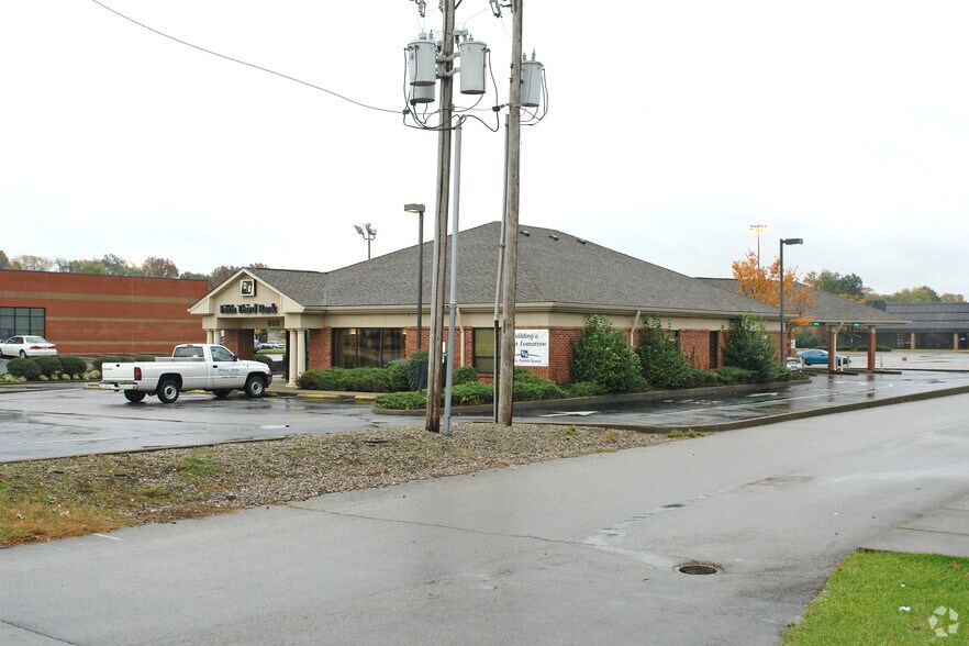 600 E Lewis and Clark Pky, Clarksville, IN à vendre - Photo de l’immeuble – Image 2 sur 2