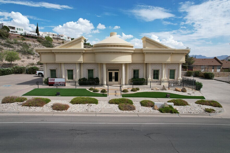5974 Silver Springs Dr, El Paso, TX à vendre - Photo de l’immeuble – Image 1 sur 23