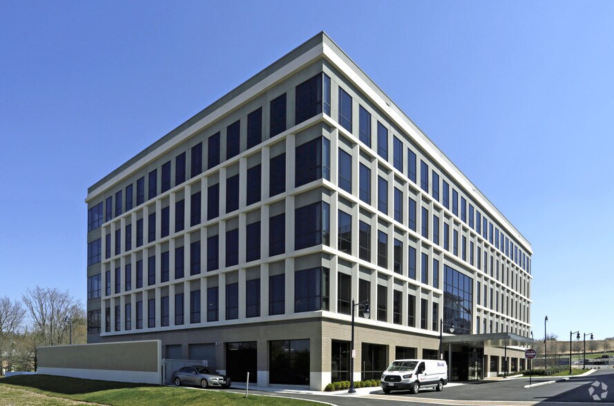 251 National Harbor Blvd, Oxon Hill, MD à louer - Photo de l’immeuble – Image 2 sur 6