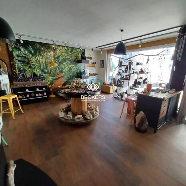 Plus de détails pour Local commercial à vendre