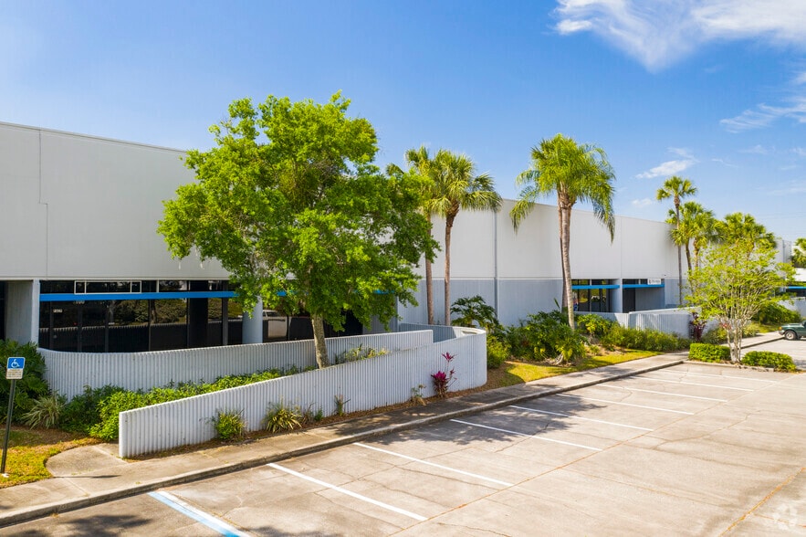 8402 Laurel Fair Cir, Tampa, FL à louer - Photo principale – Image 1 sur 7