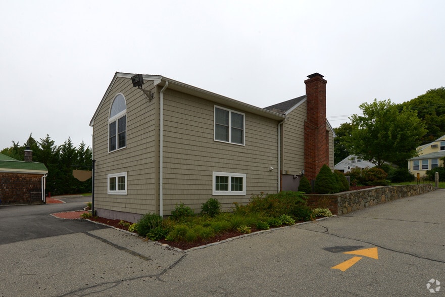 464 Maple Ave, Barrington, RI à louer - Photo de l’immeuble – Image 2 sur 2