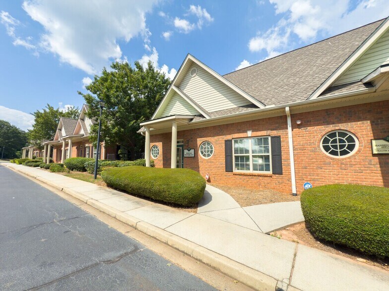 4485 Tench Rd, Suwanee, GA à louer - Photo de l’immeuble – Image 3 sur 11
