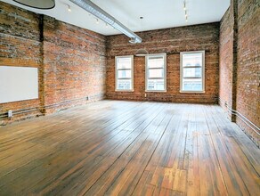 314 Cordova St W, Vancouver, BC à louer Photo intérieure– Image 1 sur 2