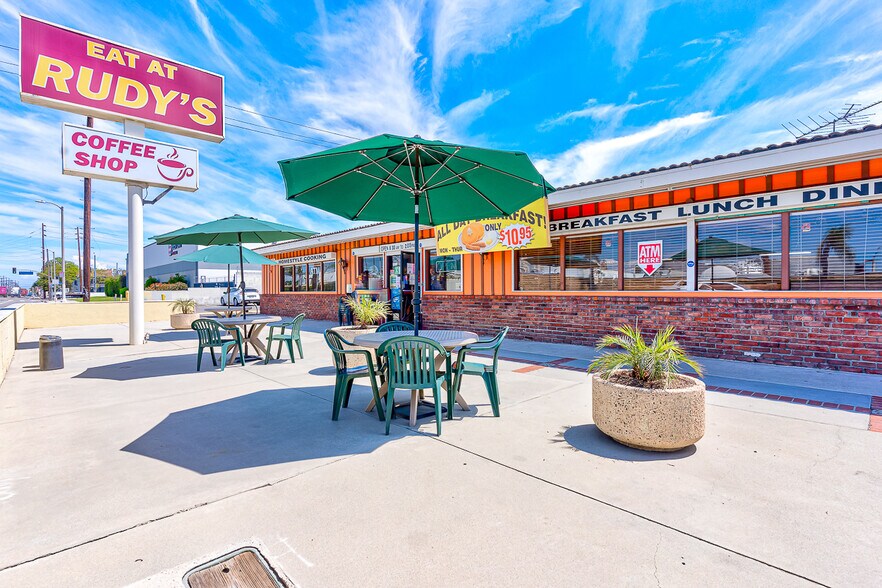 558 E Anaheim St, Wilmington, CA à vendre - Photo de l’immeuble – Image 2 sur 9