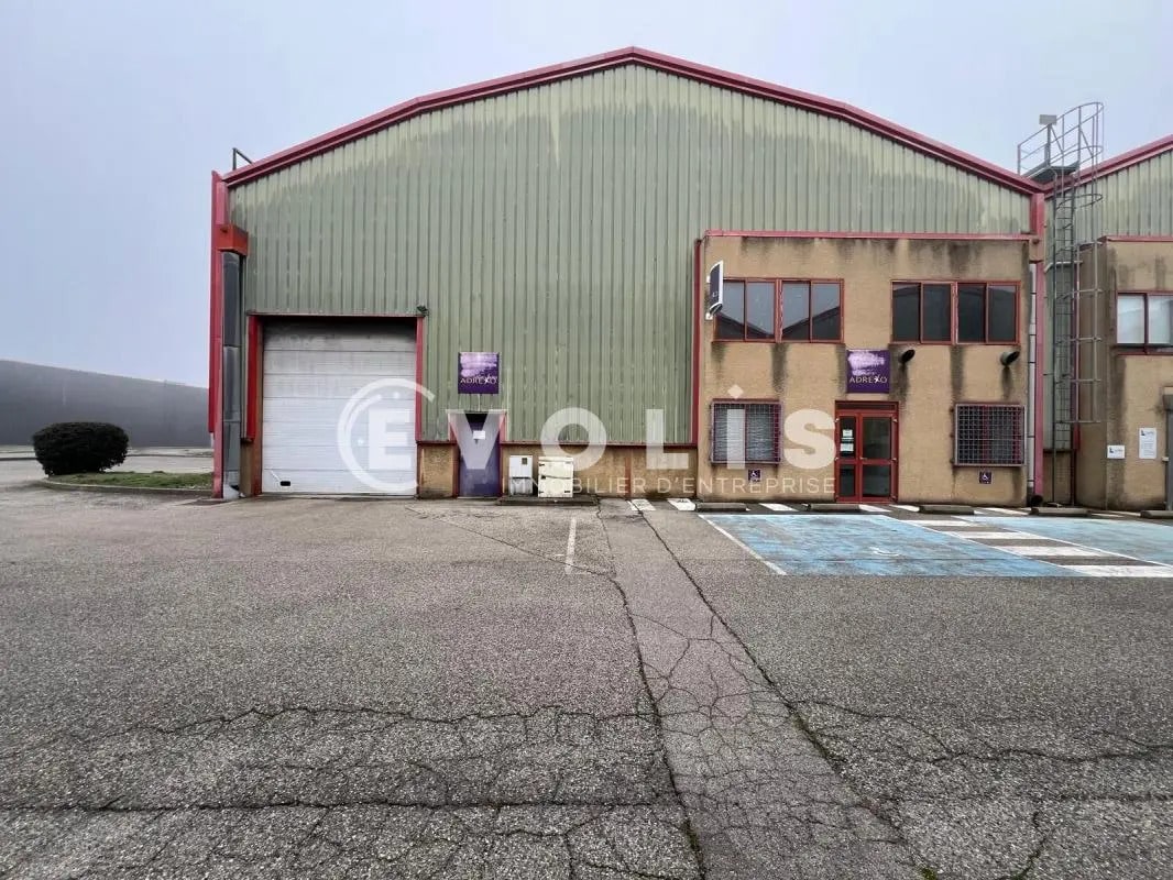 Bureau dans Vénissieux à louer Photo de l’immeuble– Image 1 sur 10