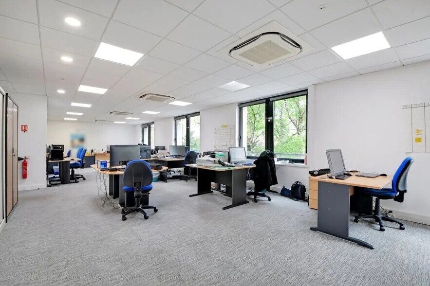 16 Rue Antonin Raynaud, Levallois-Perret à louer - Photo de l’immeuble – Image 1 sur 7