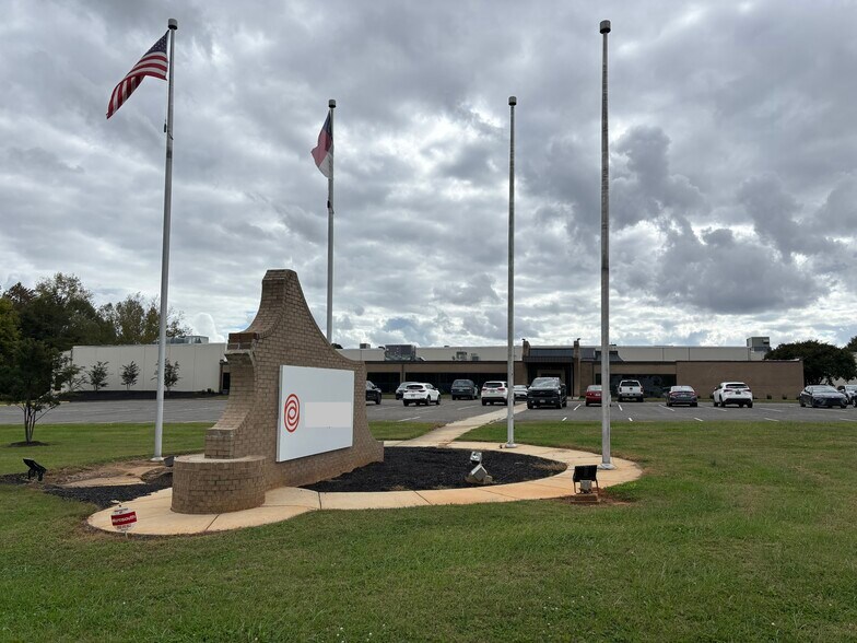 1100 Airport Road, Shelby, NC à louer - Photo de l’immeuble – Image 1 sur 17