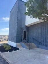 12002 Warfield St, San Antonio, TX à louer Photo de l’immeuble– Image 2 sur 7