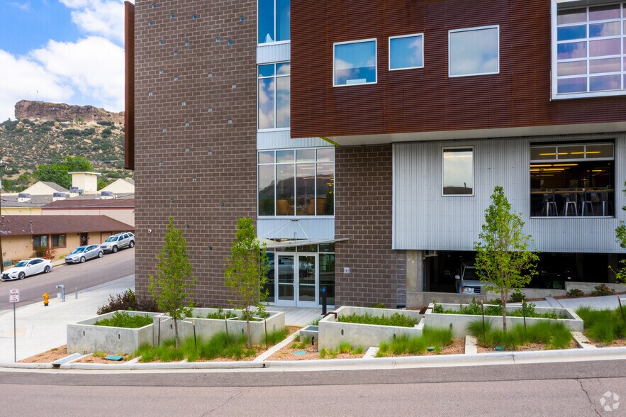 202 6th St, Castle Rock, CO à louer - Photo de l’immeuble – Image 3 sur 4