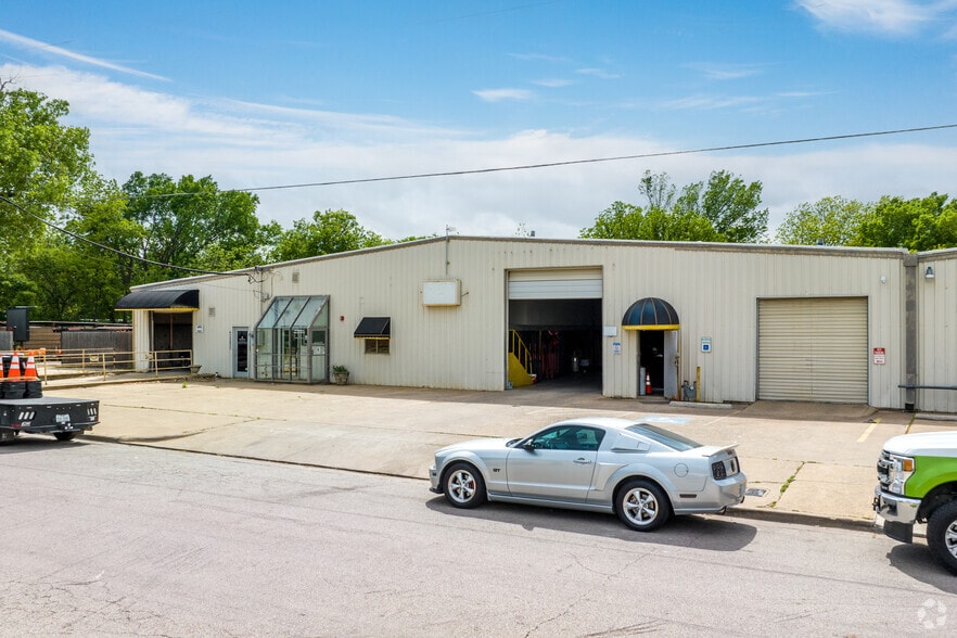 2333-2337 Delante portefeuille de 2 biens à vendre sur LoopNet.fr - Photo principale – Image 2 sur 2