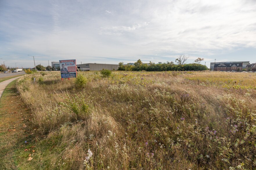 2050 Meadowvale Blvd, Mississauga, ON à vendre - Photo de la construction – Image 2 sur 6