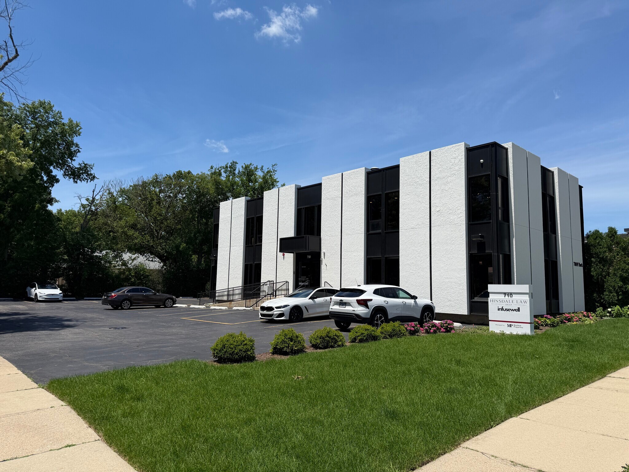 710 N York Rd, Hinsdale, IL à louer Photo de l’immeuble– Image 1 sur 18