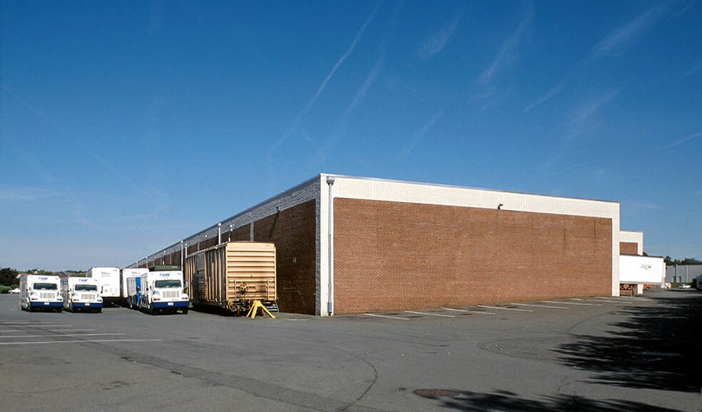 6636-6672 Fleet Dr, Alexandria, VA à louer - Photo de l’immeuble – Image 2 sur 6
