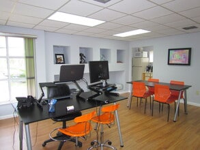 13382-13422 SW 128th St, Miami, FL à louer Photo de l’immeuble– Image 2 sur 4