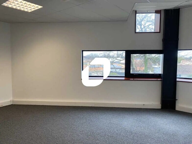 Bureau dans Mérignac à louer - Photo de l’immeuble – Image 2 sur 18