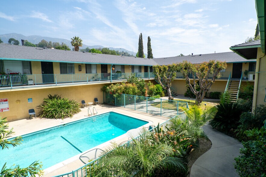 1817 2nd St, Duarte, CA à vendre - Photo de l’immeuble – Image 2 sur 20
