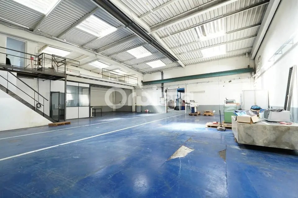 Local d'activités dans Saint-Priest à vendre Photo de l’immeuble– Image 1 sur 9