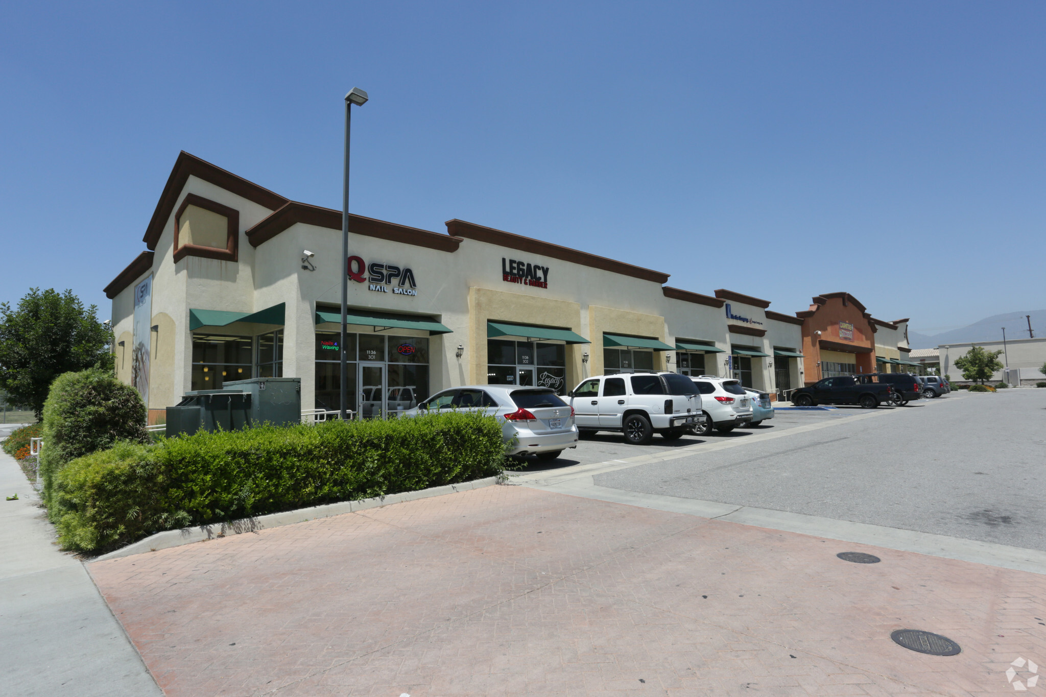 1136 N Mt. Vernon Ave, San Bernardino, CA à louer Photo principale– Image 1 sur 6