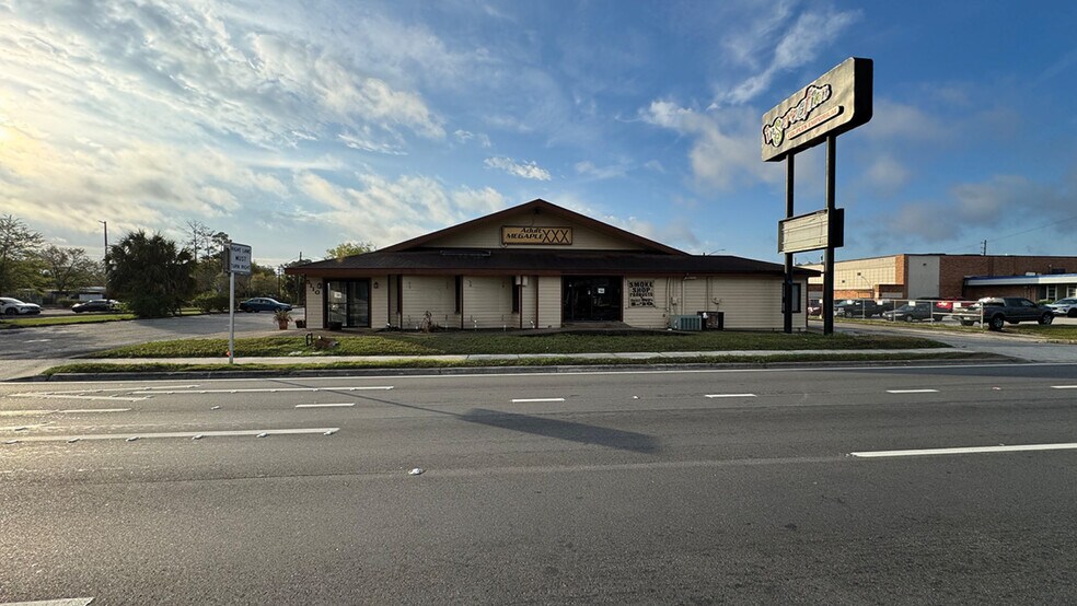 5110 University Blvd W, Jacksonville, FL à louer - Photo principale – Image 1 sur 4