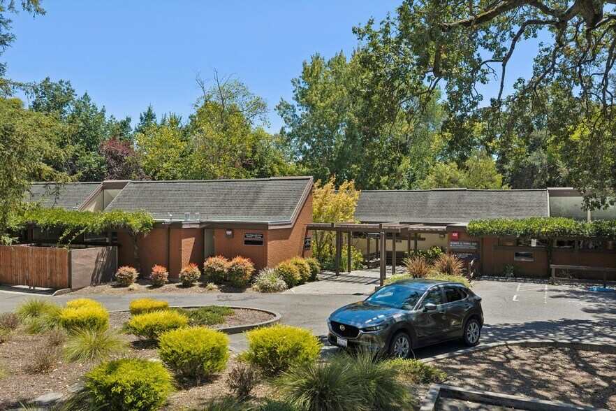 864-868 2nd St, Santa Rosa, CA à vendre - Photo de l’immeuble – Image 2 sur 38
