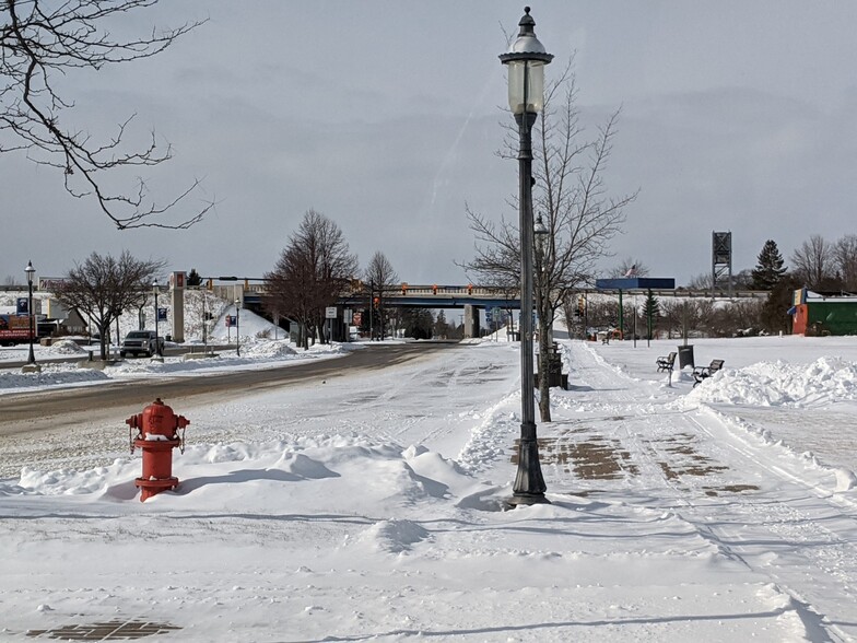 205 E Central Ave, Mackinaw City, MI à louer - Photo de l’immeuble – Image 2 sur 24