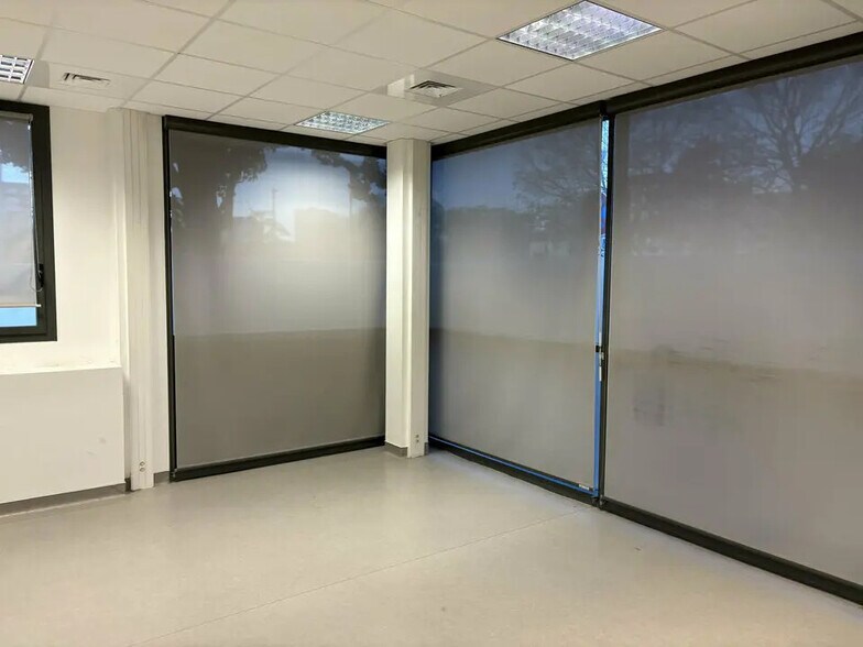 Local commercial dans Vaulx-en-Velin à vendre - Photo intérieure – Image 3 sur 7