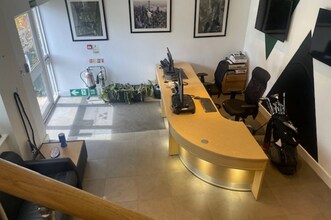 Hallgrove, Bagshot à louer Photo intérieure– Image 2 sur 4