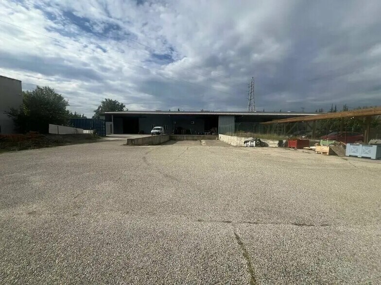 Industriel/Logistique dans PLAN-D'ORGON à louer - Photo de l’immeuble – Image 2 sur 5