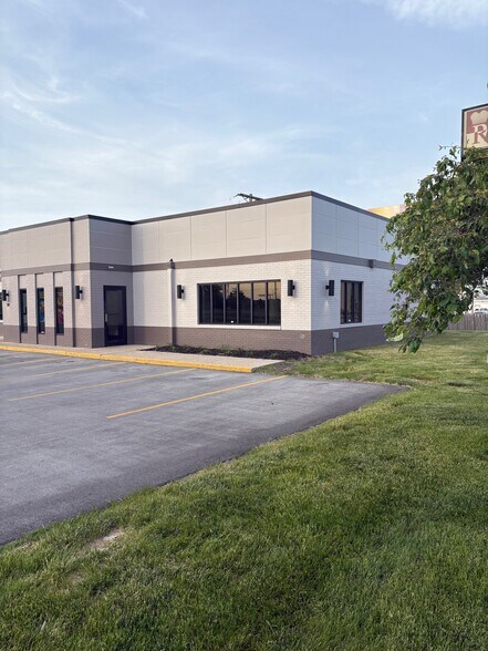 119 W Ireland Rd, South Bend, IN à louer - Photo de l’immeuble – Image 2 sur 16