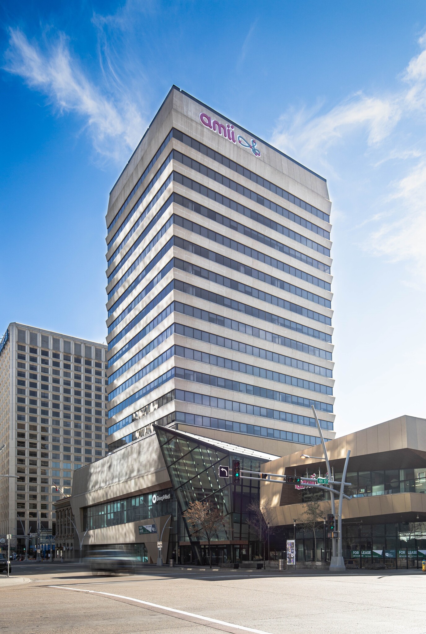 10065 Jasper Ave NW, Edmonton, AB à louer Photo principale– Image 1 sur 13