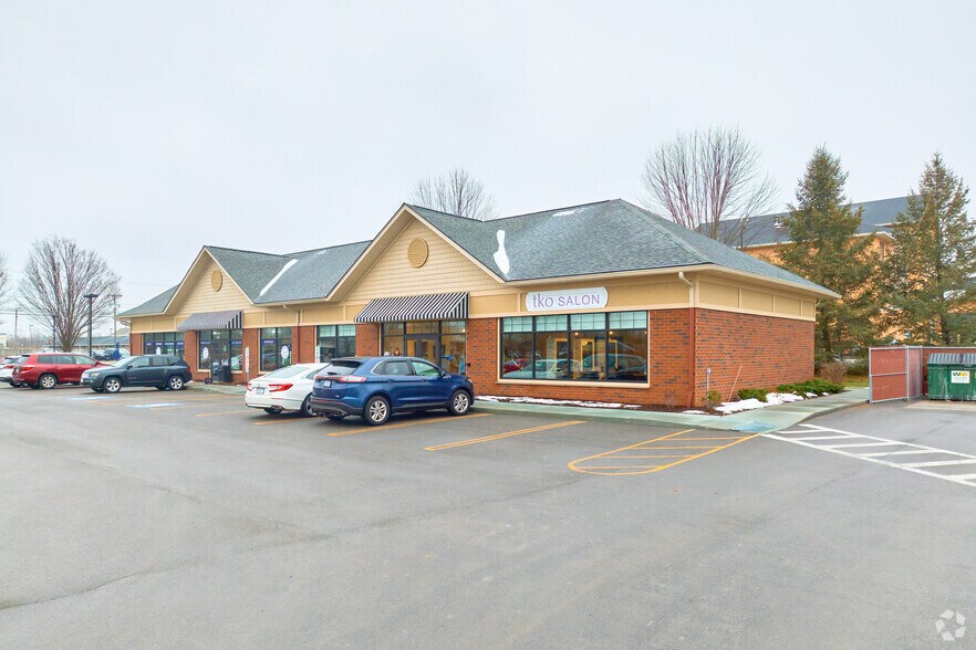1270 Commercial Dr, Farmington, NY à vendre - Photo de l’immeuble – Image 2 sur 5