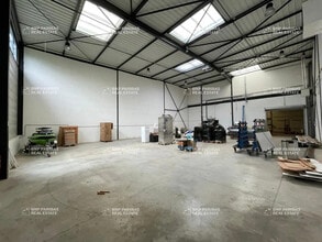 Local d'activités dans Montévrain à vendre Photo intérieure– Image 2 sur 2