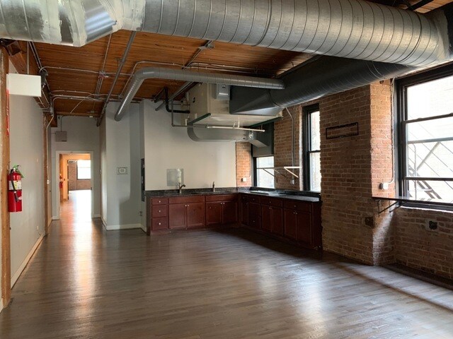 344 N Ogden Ave, Chicago, IL à louer - Photo de l’immeuble – Image 2 sur 22