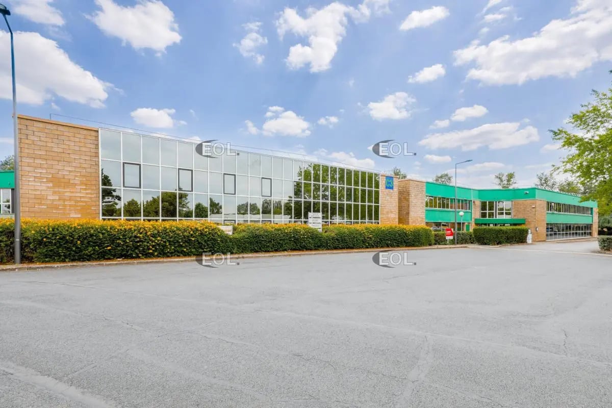 Local d’activités dans Saint-Thibault-des-Vignes à louer Photo de l’immeuble– Image 1 sur 12