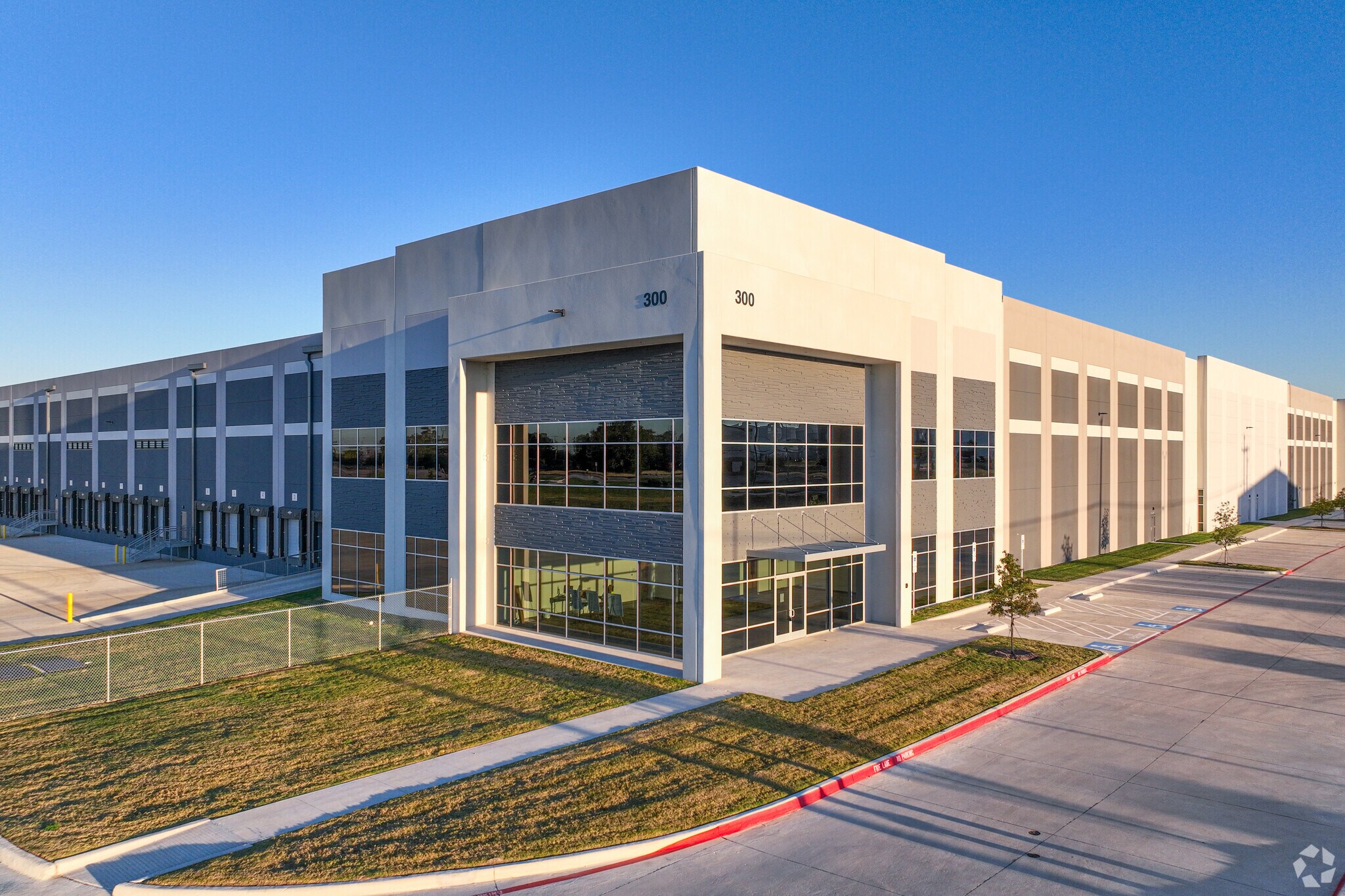 300 W Wintergreen Rd, Hutchins, TX à louer Photo de l’immeuble– Image 1 sur 4