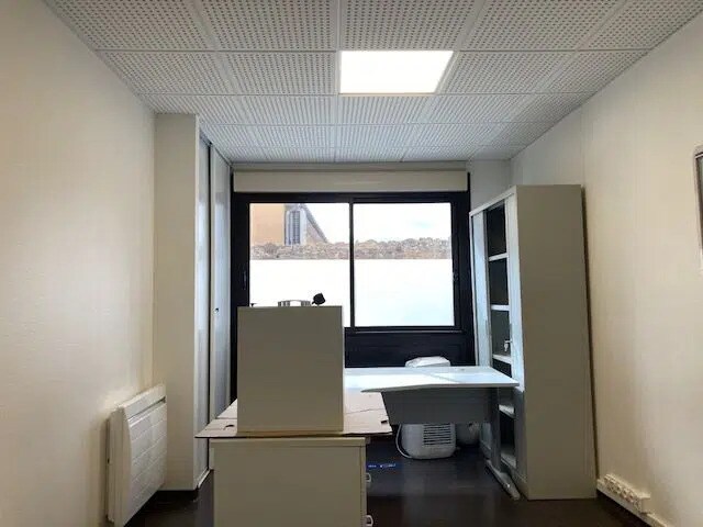 Bureau dans Issoire à vendre - Photo de l’immeuble – Image 2 sur 6